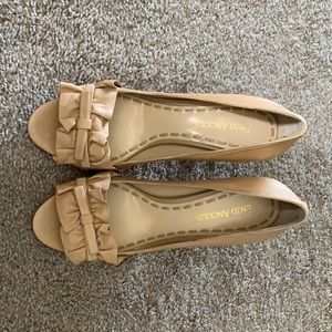 Enzo Angiolini. Beige. Size 5.